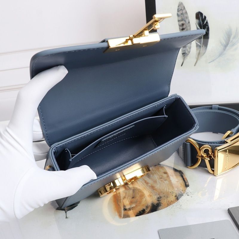 Dior 30 Montaigne Box Bag In Calfskin Sky Blue - Image 4