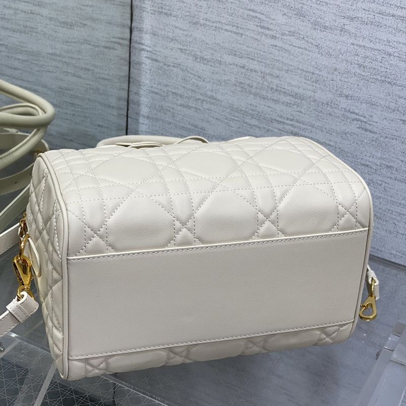 Dior Groove 25 Bag In Macrocannage Calfskin Apricot - Image 4