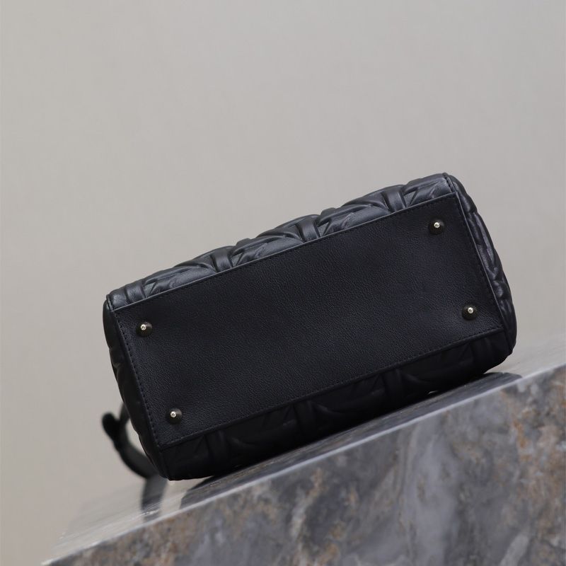 Medium Lady Dior Bag In Graphic Cannage Calfskin Black - Image 4