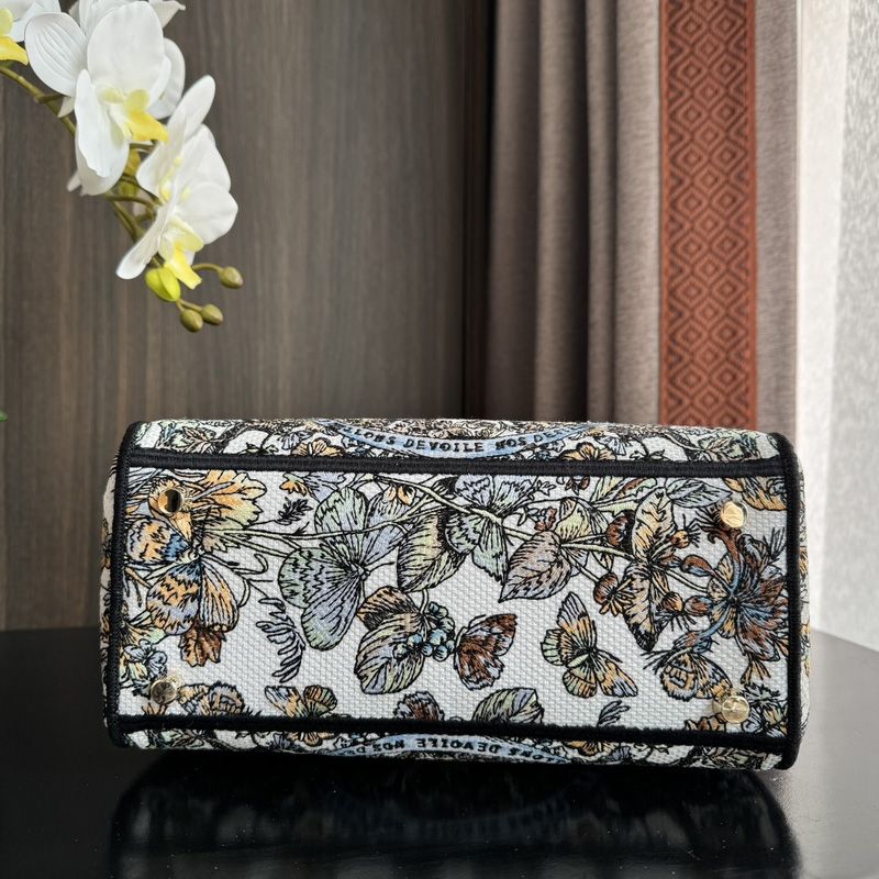 Medium Lady D-lite Bag In Butterfly Around The World Motif Canvas White/Green - Image 4